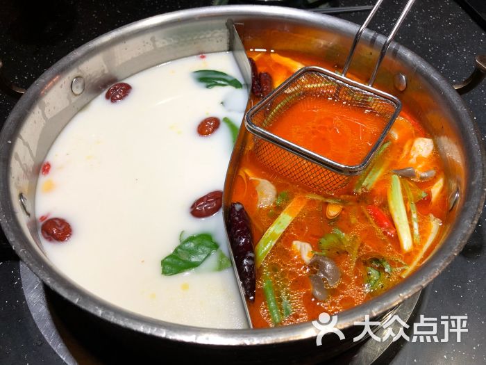 泰小伙曼谷夜市火锅(金桥国际广场店)冬阴功虾汤锅底图片 - 第1张