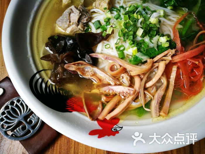 鱿鱼鸡丝米粉