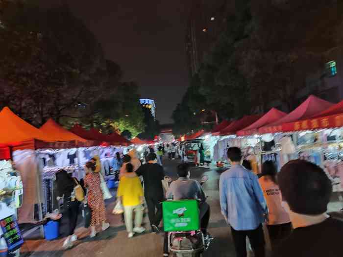 扬帆小区夜市一条街-"长沙最大的夜市!杨帆夜市[调皮]