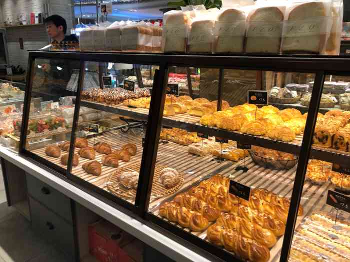 法颂(鲁能店)-"法颂面包在鲁能城购物的负一层,位置不