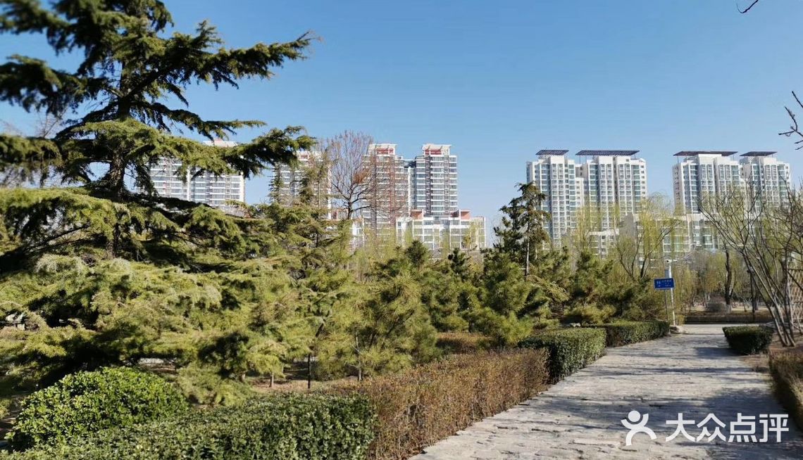 长虹公园风景秀丽,位于南开区长江道红旗路立交桥下