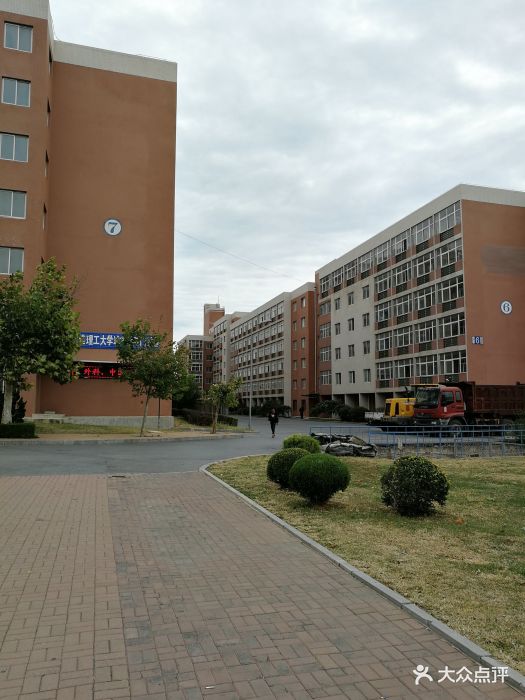 大连理工大学城市学院图片