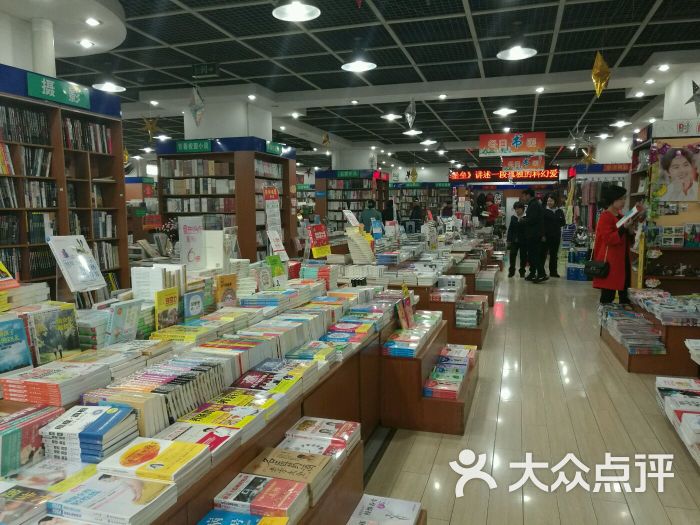 成都布克购书中心(一号桥店)的点评