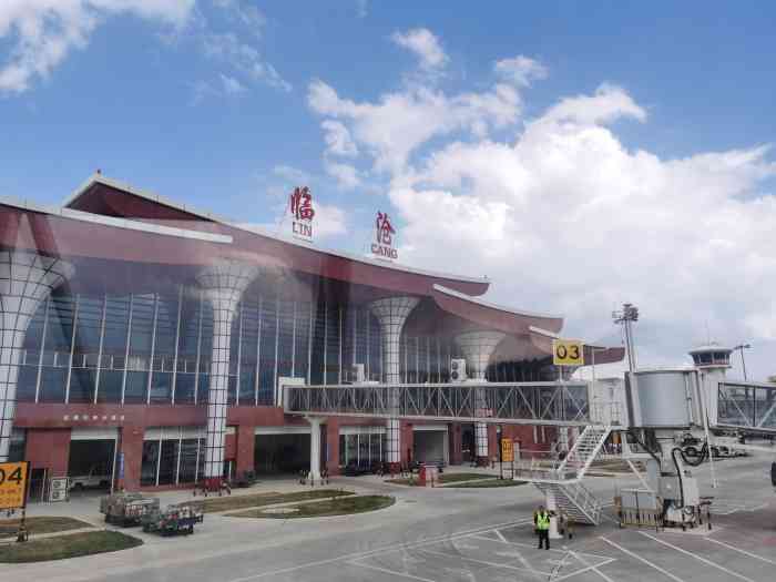 临沧机场-"临沧机场,在临翔区以南的博尚镇,海拔约1.