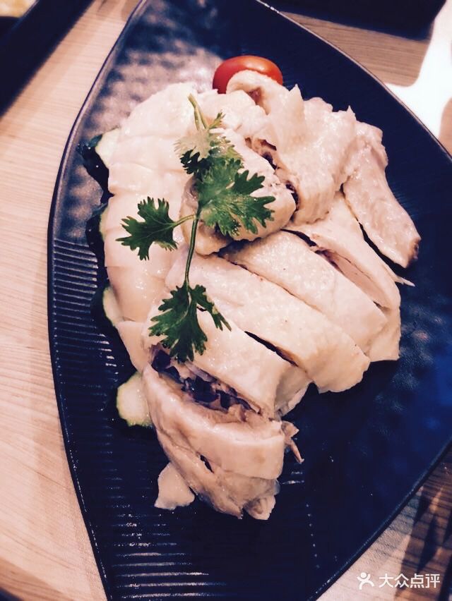 以前和闺蜜逛街的时候在胶州路看到过同样的东北聚美食包头馆图片