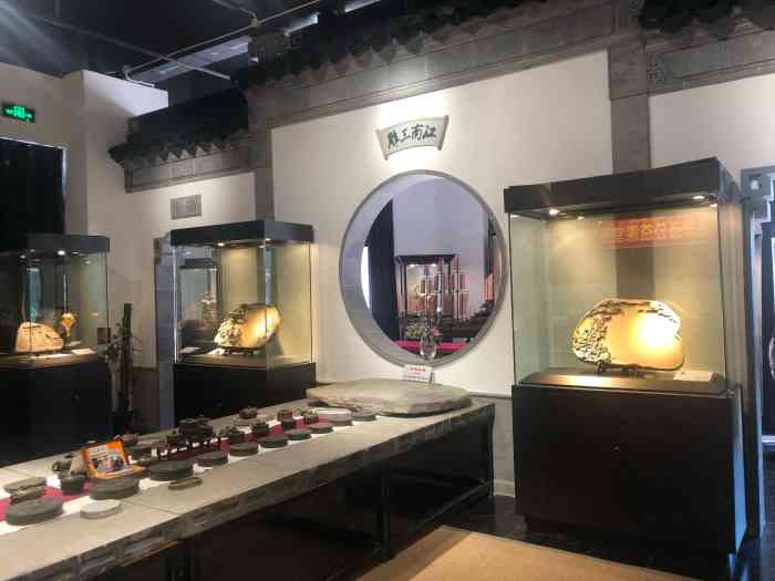 蔡云娣江南三雕艺术馆知道并认识了蔡云娣先生国际工艺美术大师观赏了