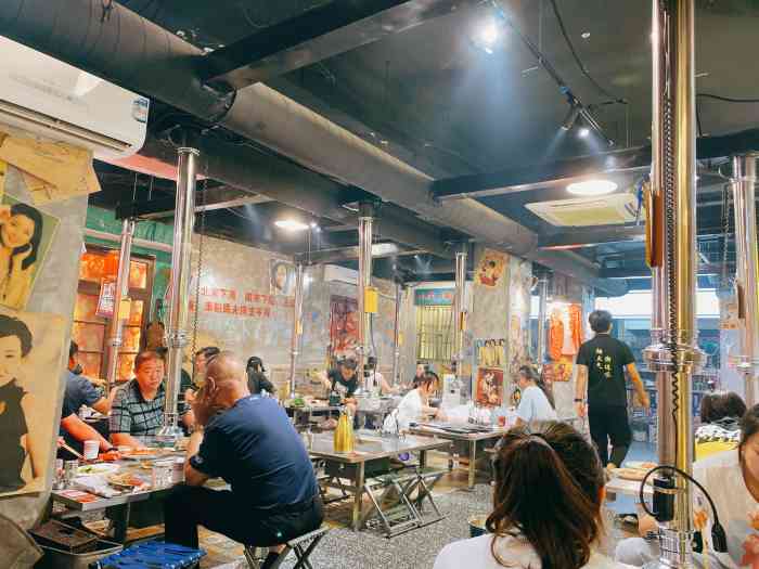 街边儿烤肉大排档(文化东路店)-"[薄荷]环境:装修风格