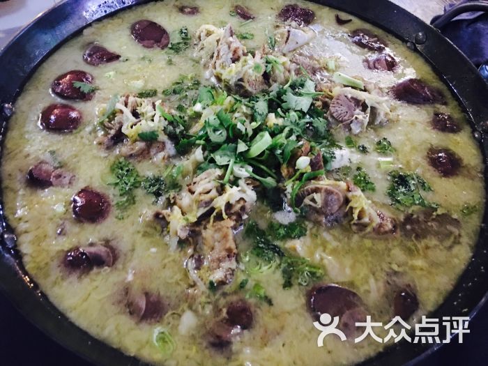 铁锅酸菜大骨头杀猪菜