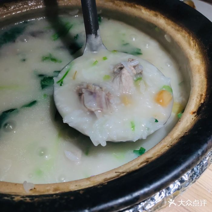 粤仔湾砂锅粥(石路天虹店)干贝排骨粥图片