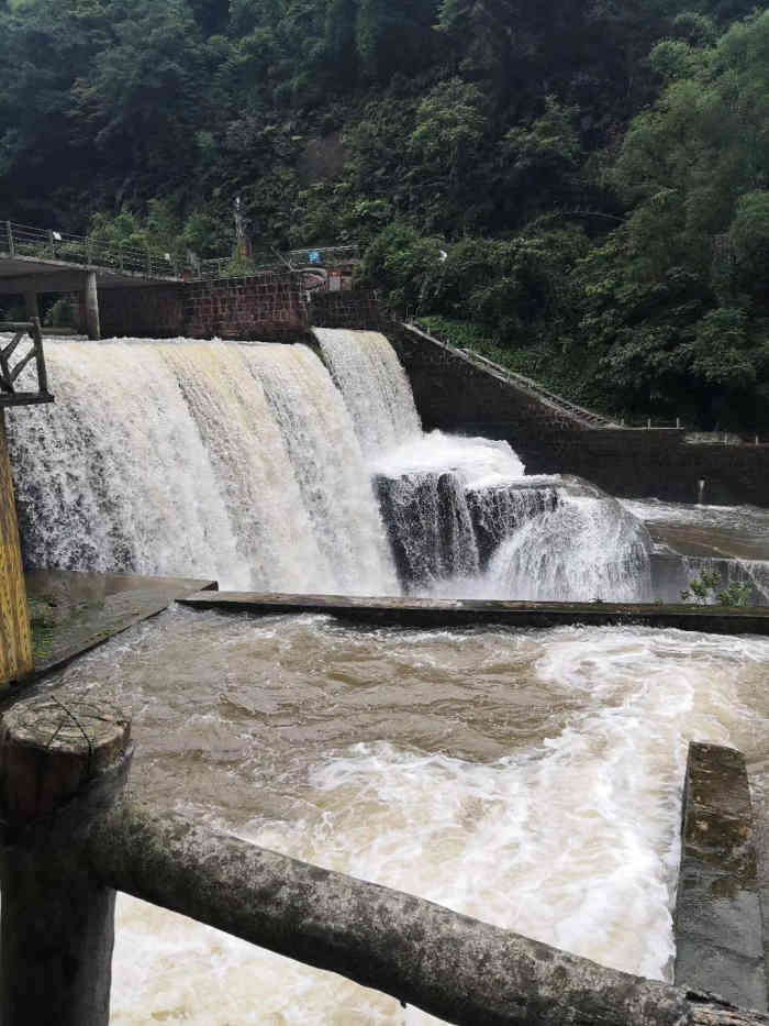 七洞沟旅游风景区-"今天是周末,天气不错,虽然下了点