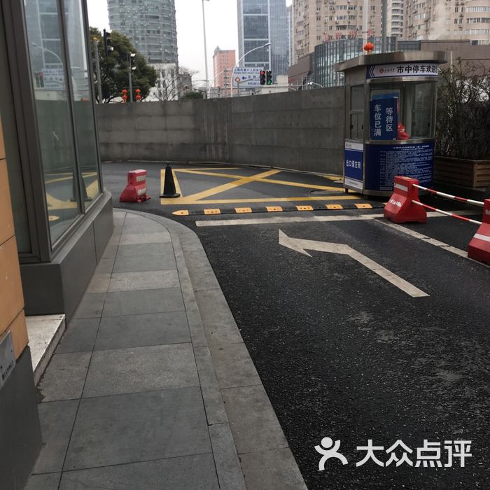 第六人民医院停车场