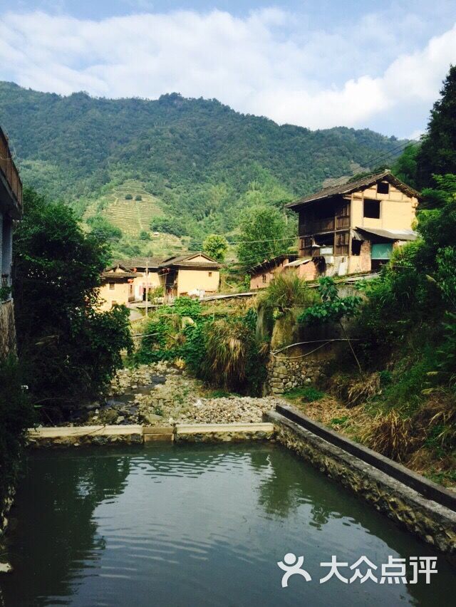听泉山庄