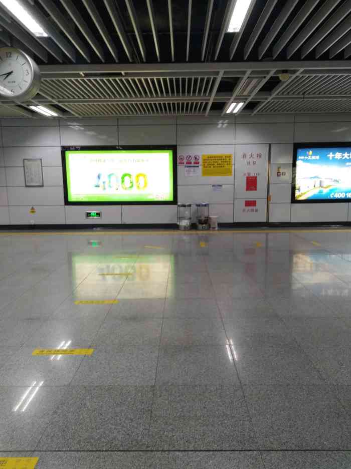 水贝地铁,龙岗3号线~布吉下去在过两个站~周末~和小伙伴来这边逛街
