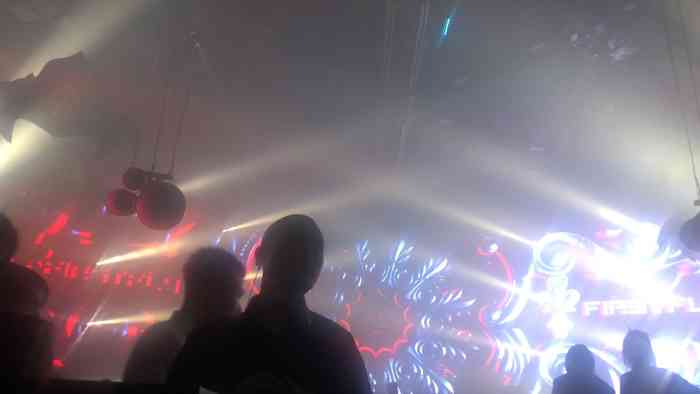 first fly·club(麦莎店)-"奥斯卡是连锁酒吧!