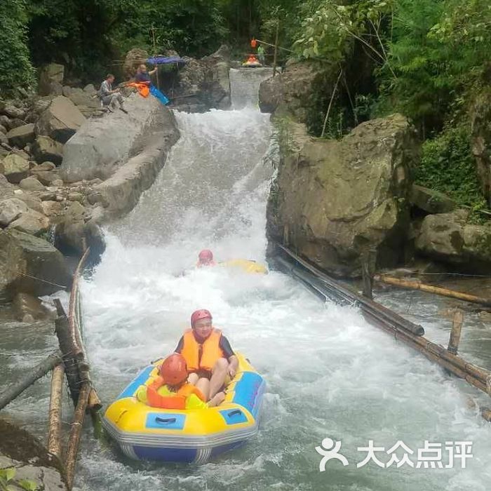 崇州九龙峡漂流