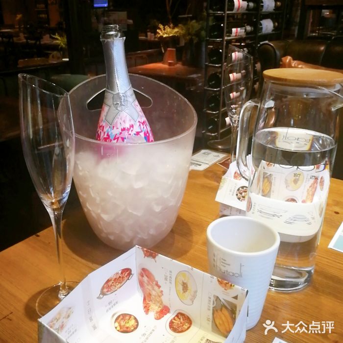 胡桃里音乐酒馆(平顶山店)桃红起泡酒图片