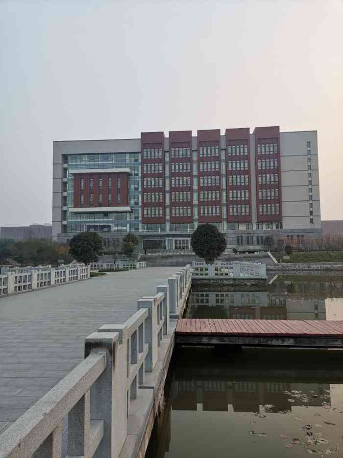郑州轻工业大学(科学校区)-"学校环境挺不错的,之前在