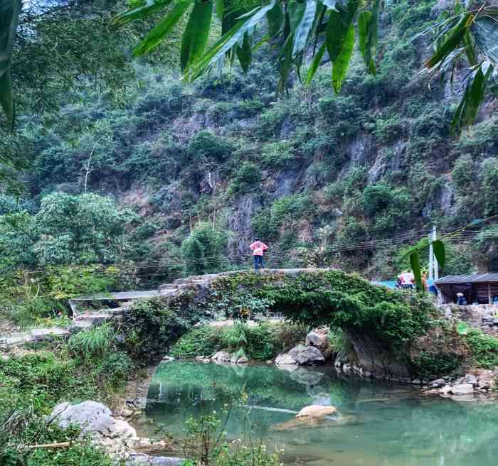 小赵州桥-"小赵州桥:它位于黄花镇的黄花公园内,以石.