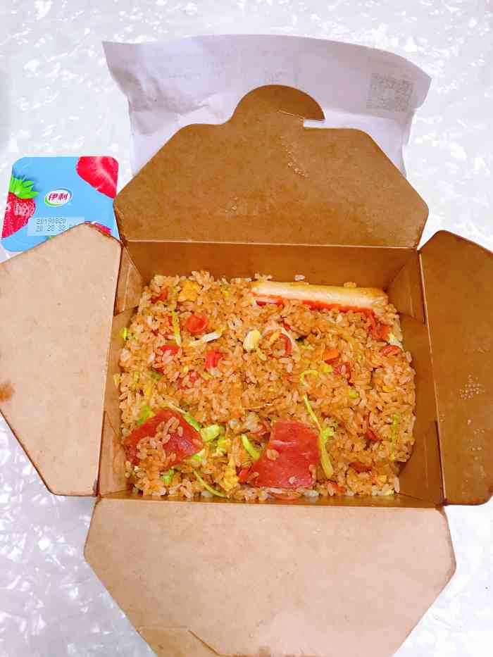 隔壁老李61炒饭"终于有外卖了,以前点过红桥这边的(没开业.