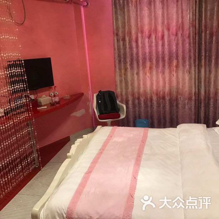 万爱情侣主题酒店