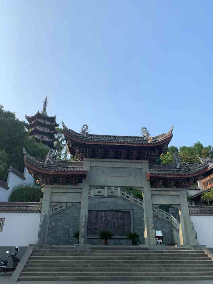 鹿山公园-"位置:公园7415位于嵊州市的官河路上,.