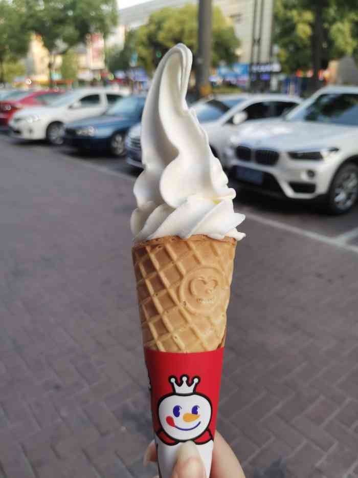 蜜雪冰城(鸣新路店)-"「摩天脆脆冰淇淋」我永远想念.