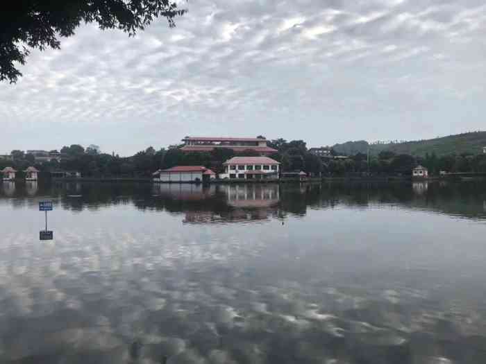 上天池度假村-"上天池度假村位于沙坪坝区歌乐山镇村.