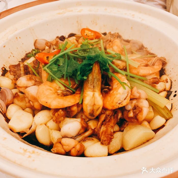啫啫牛蛙鲜虾煲