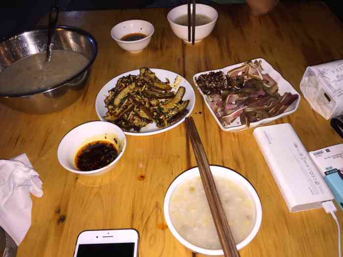 打分    /人 挺好吃的,和朋友一路来吃的夜宵,不错