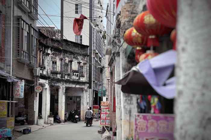 安铺镇是广东四大古镇之一是有500多年历史的全国特色小镇以骑楼为