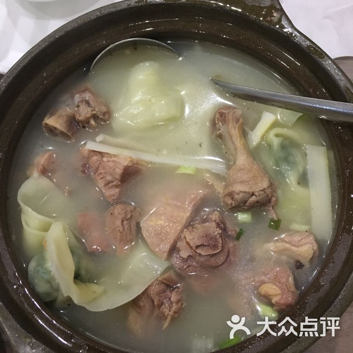 馄饨老鸭煲