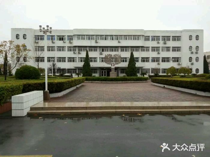 北镇中学实验初中部办公楼图片