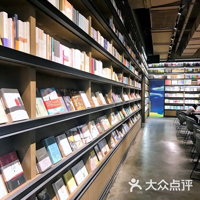 大梦书屋(台江店)图片 第2张