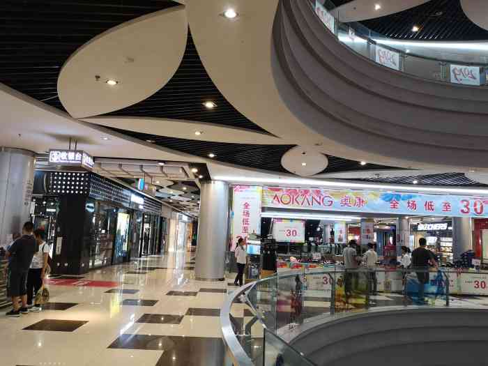 华盛奥特莱斯购物中心(南宁店)-"南宁华南城四号广场