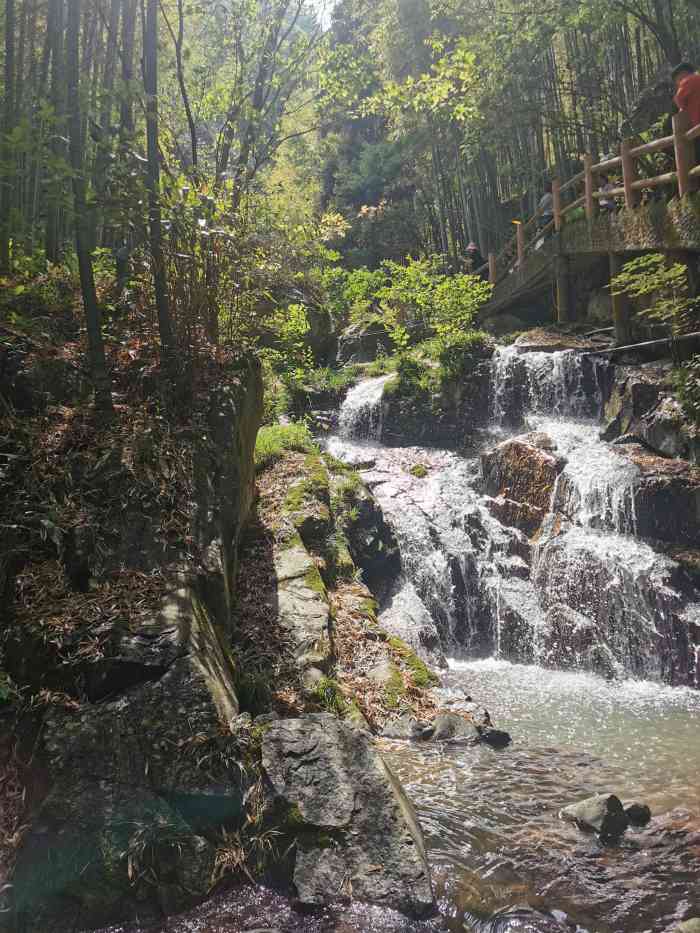 藏龙百瀑风景区-"安吉藏龙百瀑其实山里的天气不是很好,所.