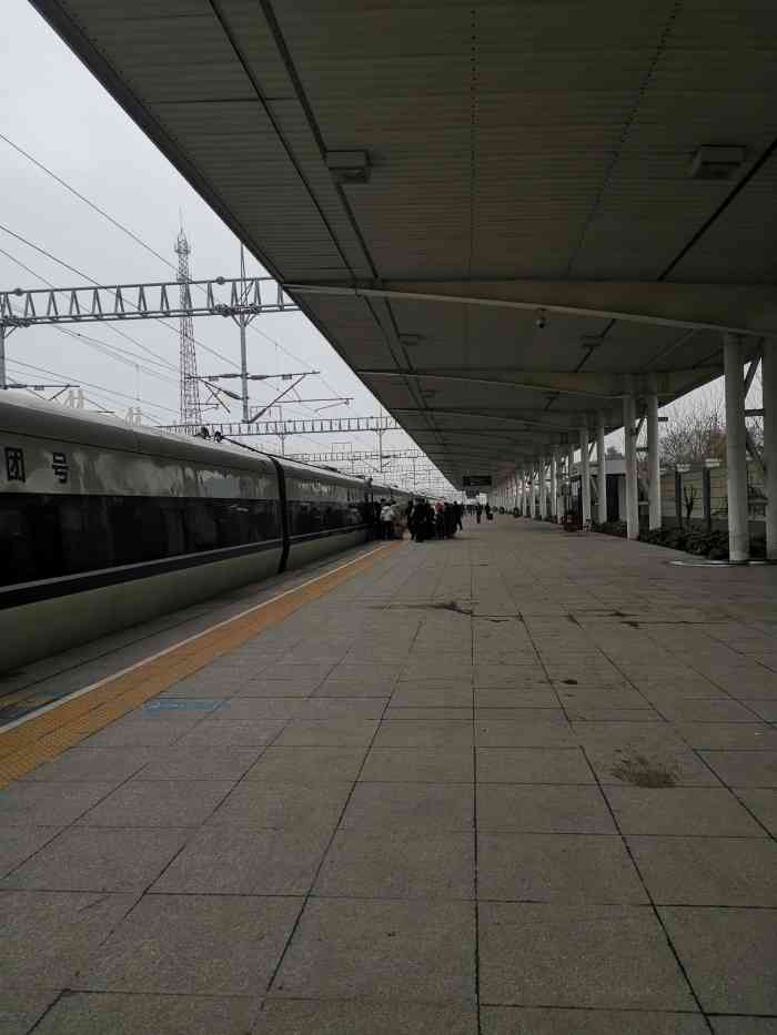 打分 vip有特权  途径红安西站,只停留了一分钟,就急匆匆上来了