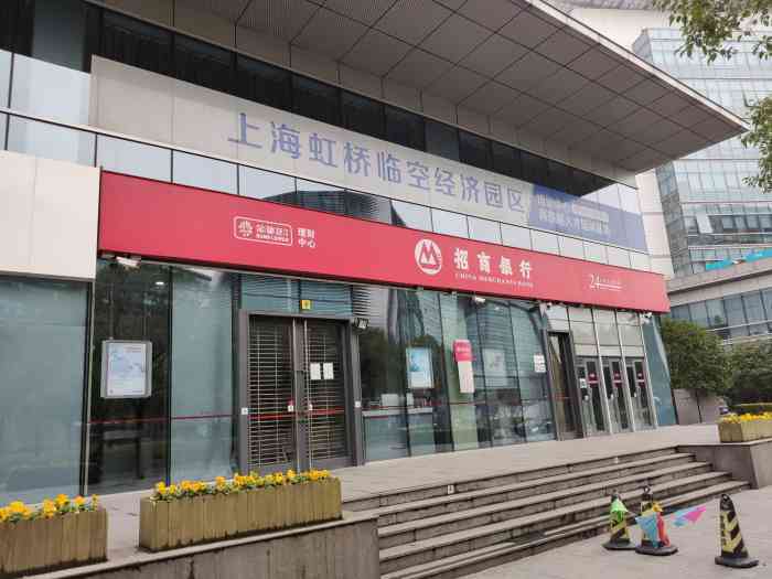 招商银行(上海金钟路支行)-"在**soho对面,排队蛮多人