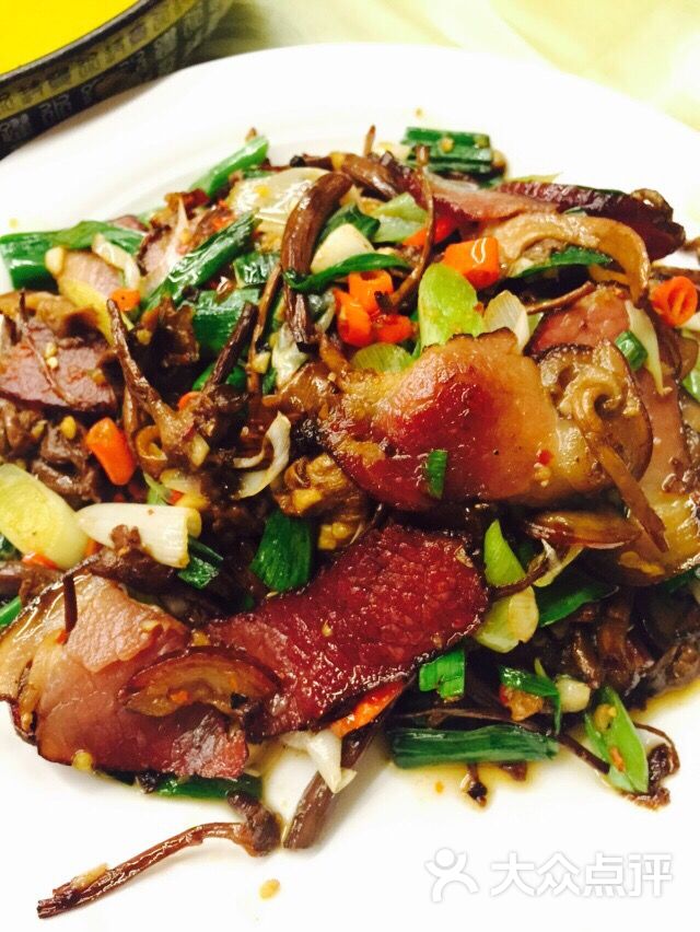 茶树菇炒腊肉