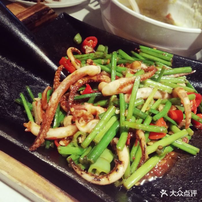 蛙蛙叫干锅年代(东直门簋街店)韭香鱿鱼须图片