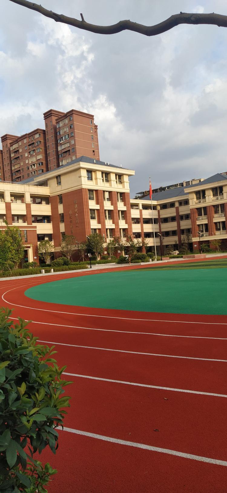 "豫章师范学院附属小学,位于经开区的盛世华."-豫章