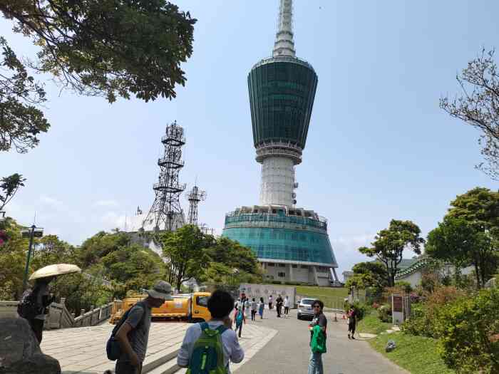 深圳电视塔-"深圳电视塔位于梧桐山山顶.没有公交车.