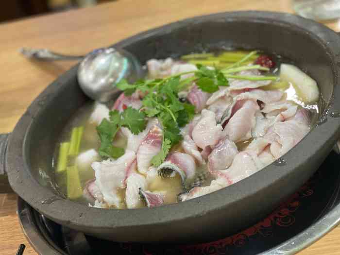百汕石锅鱼(滨江店"肉质很新鲜,就是清汤油腻了点-大众点评移动版