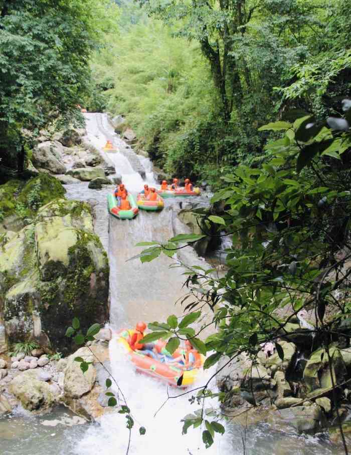 崇州九龙峡漂流-"可惜,5.1居然都不开,白跑一趟.以前.