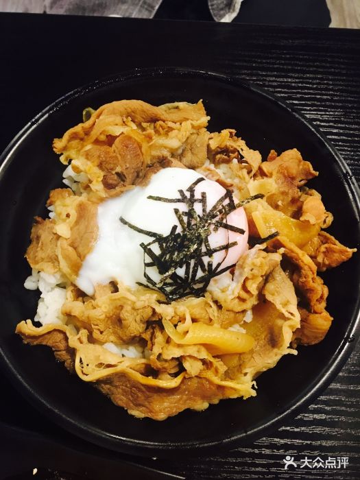 温泉蛋牛肉饭