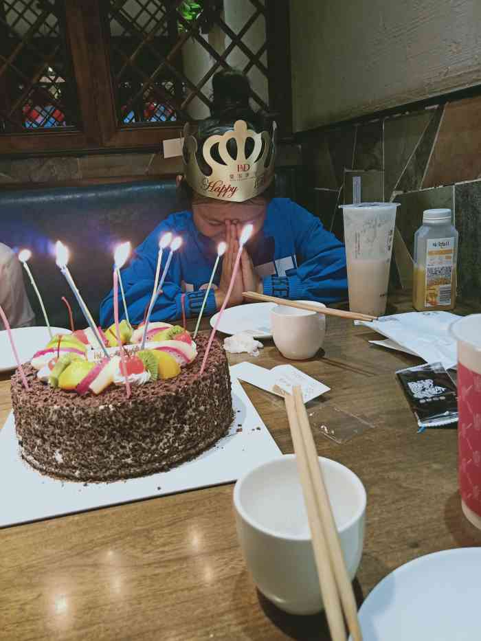 打分 家里有人过生日就在大众点评上买皇家美孚蛋糕,要比店里价格优惠