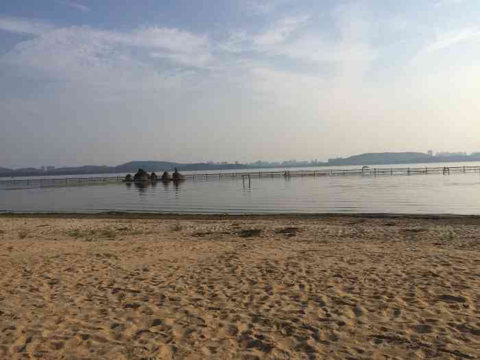 东湖疑海沙滩浴场