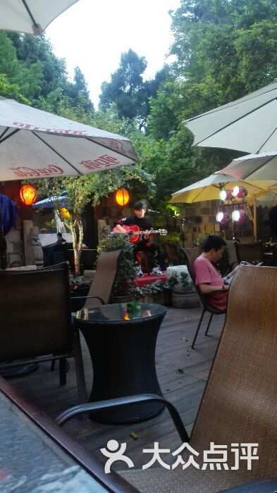 莲花府邸音乐餐酒吧