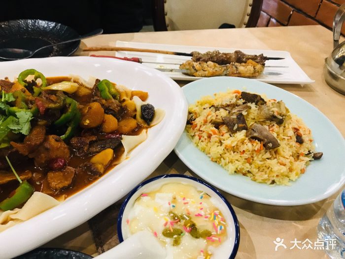 新疆金胡杨美食餐厅图片