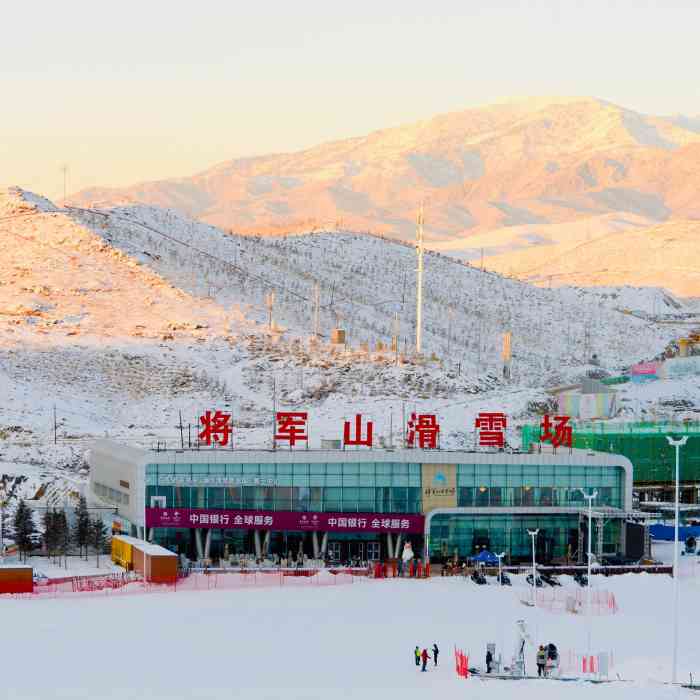 将军山滑雪场-"在"人类滑雪起源地"阿勒泰可以享受到四季.