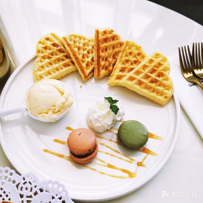 W猫咖霸王餐有效期内的最后一天赶去了。大